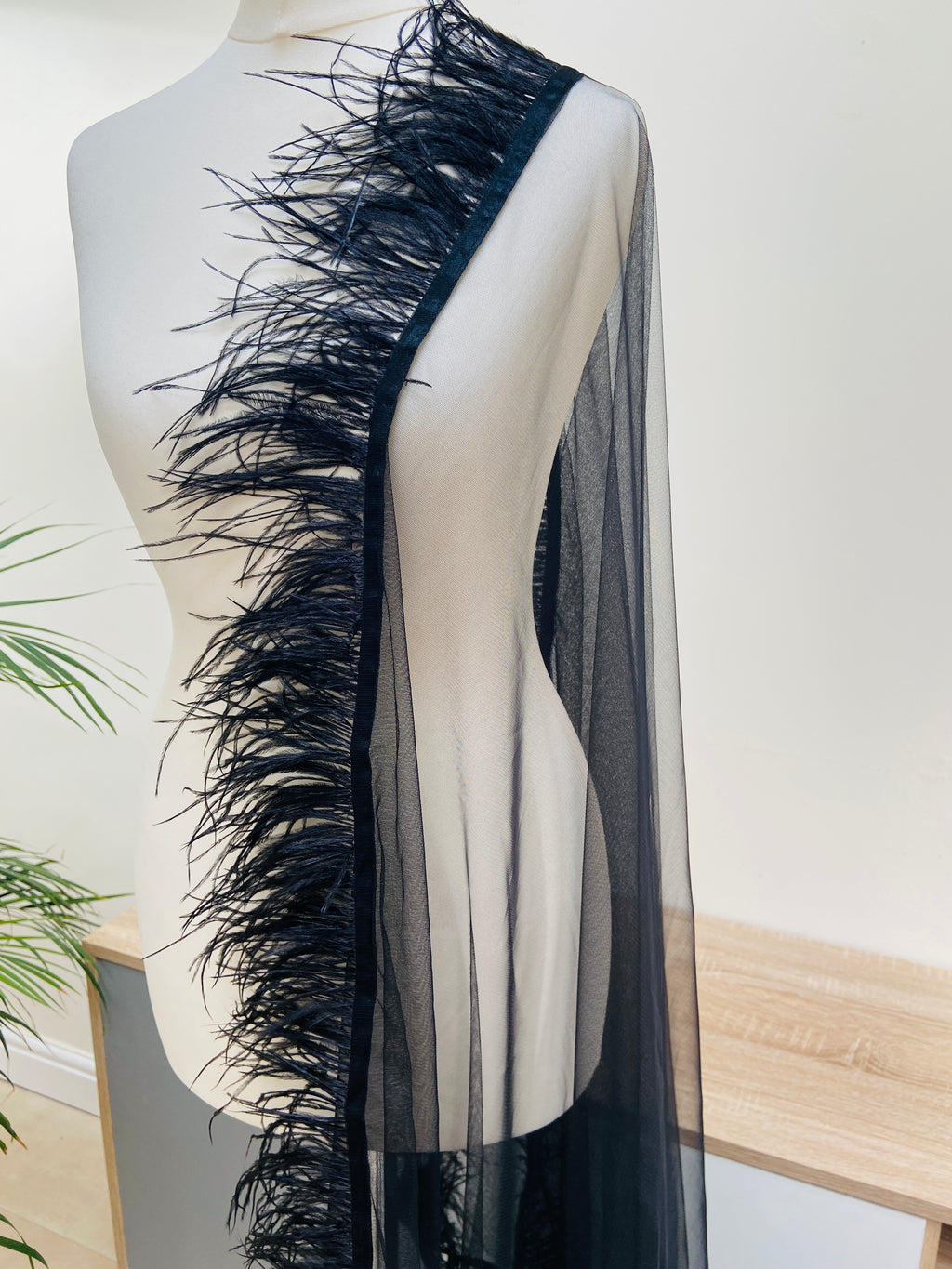 Black feather dupatta