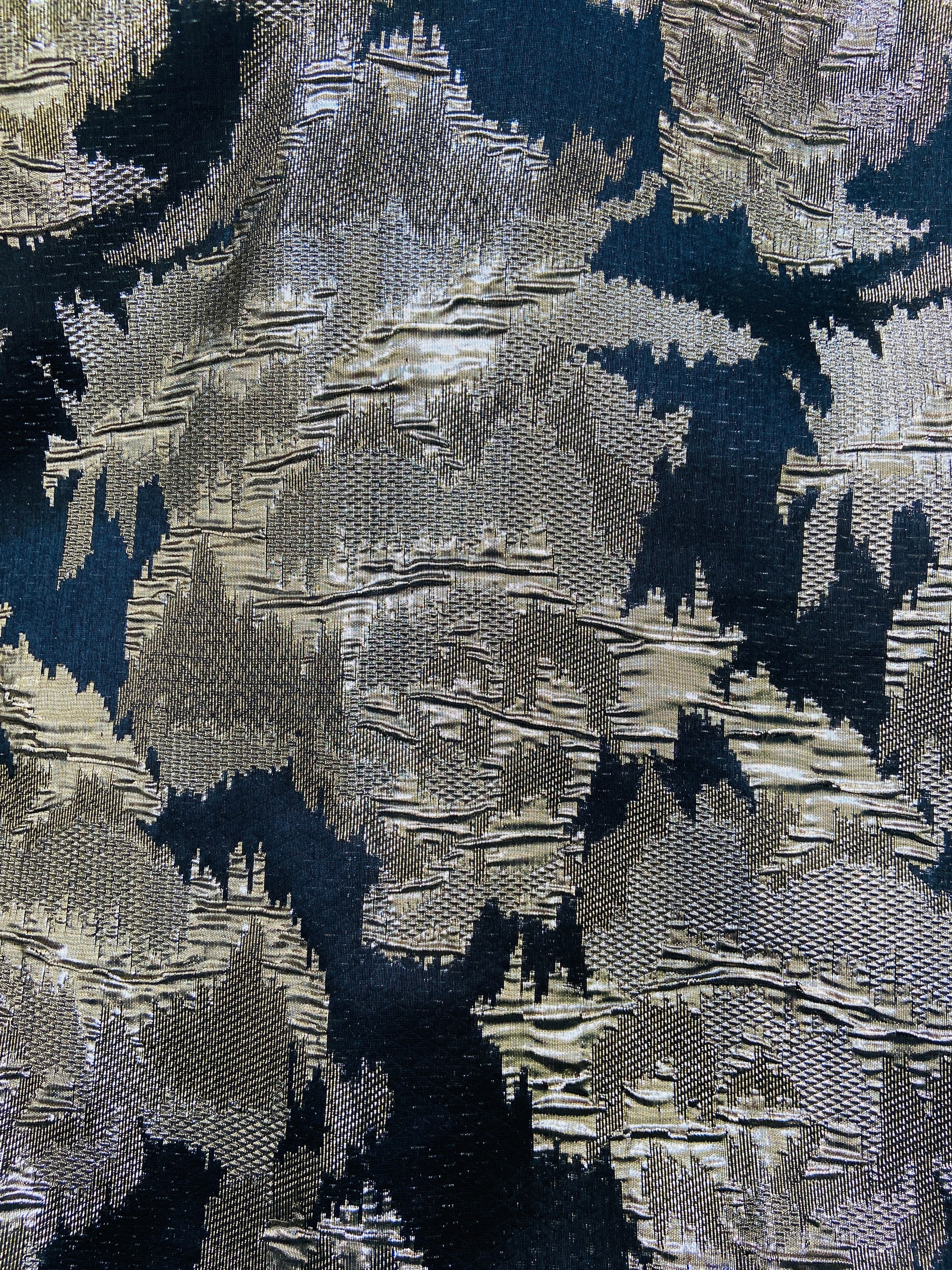 Textured art lehenga skirt with black feather dupatta