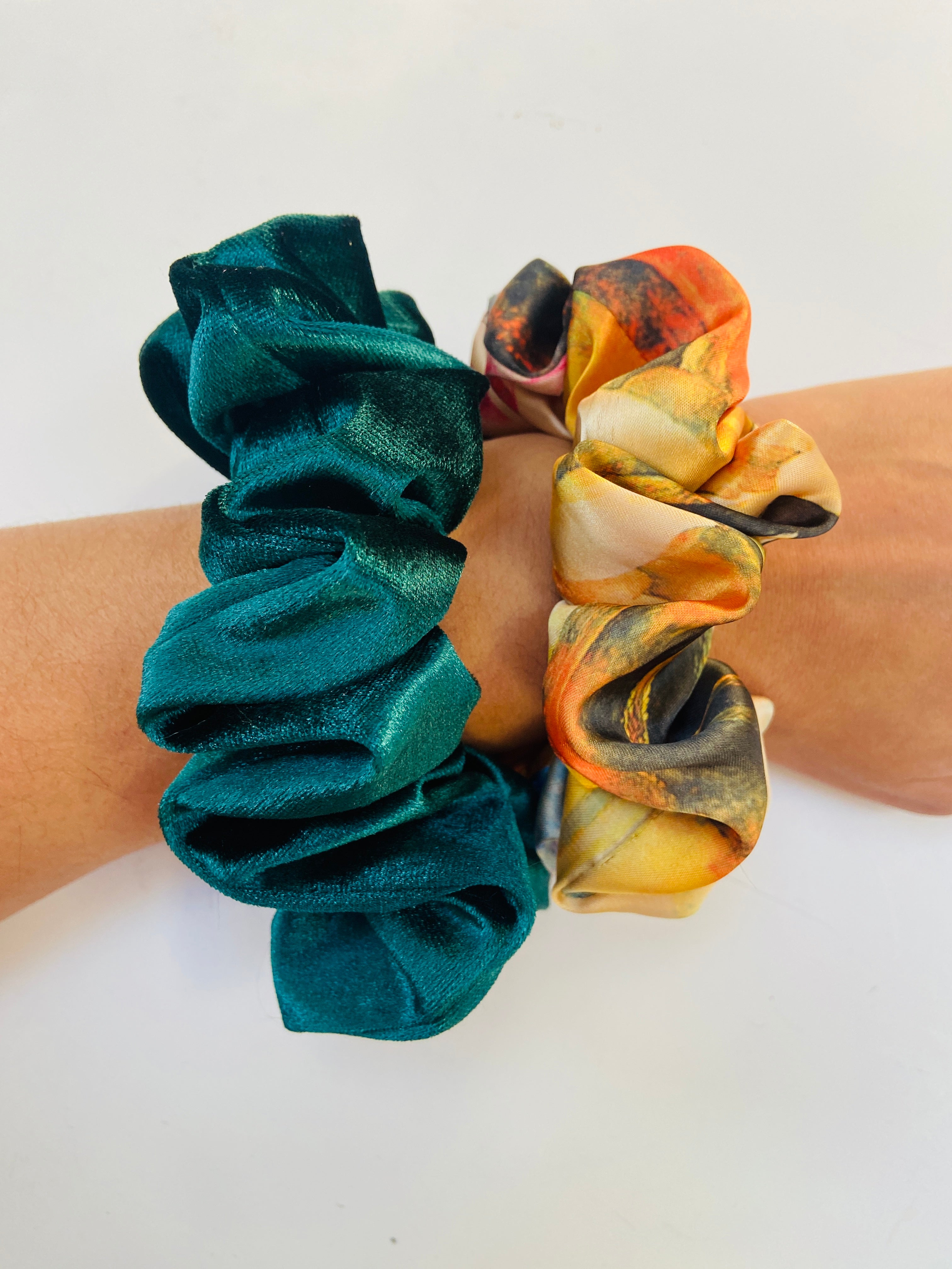 2pk green scrunchies