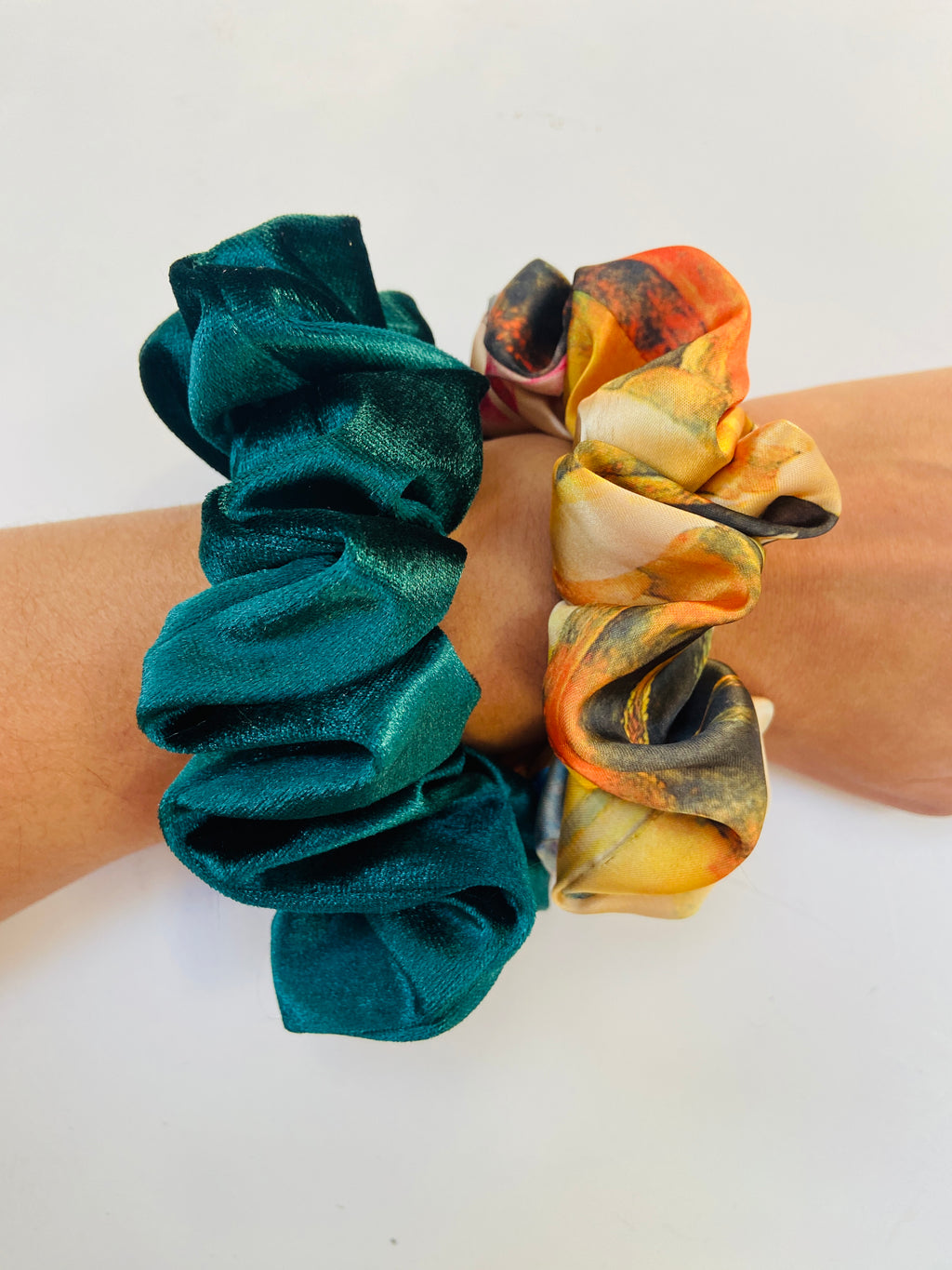 2pk green scrunchies