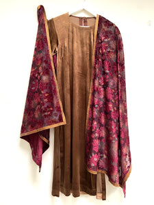 Floral velvet / net dupatta - Magenta
