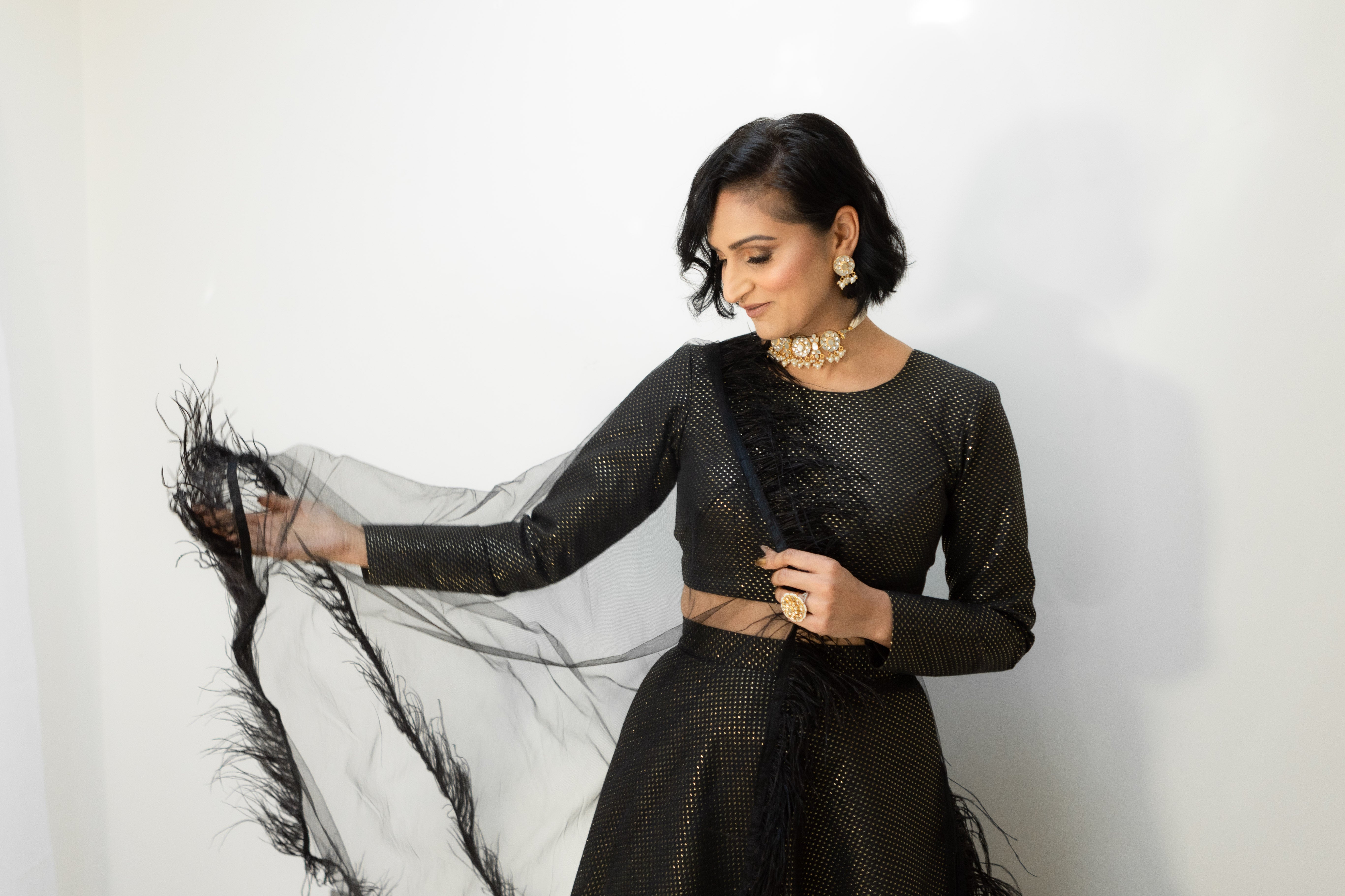 Black feather dupatta