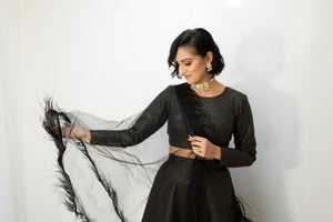 Black feather dupatta